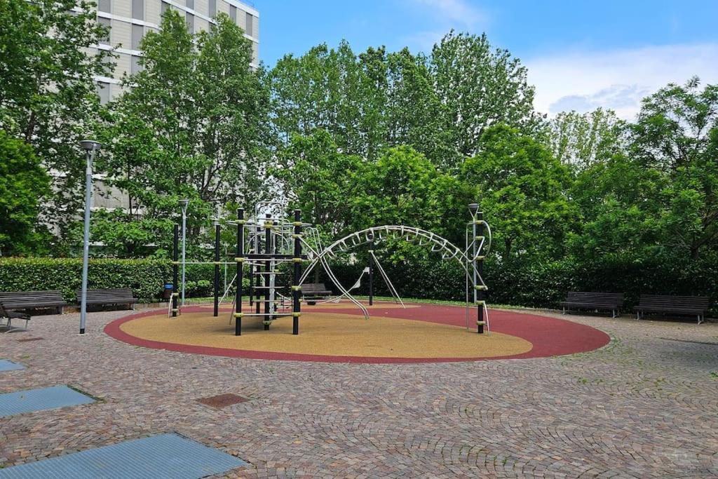 13th Floor, Garage Gratis, Metro M5 A 200mt, Giardino Giochi, Bicocca *